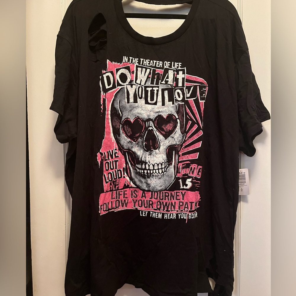 Torrid Relaxed Fit Cotton Crew Neck Open Back Distressed Tee size 4 NWT